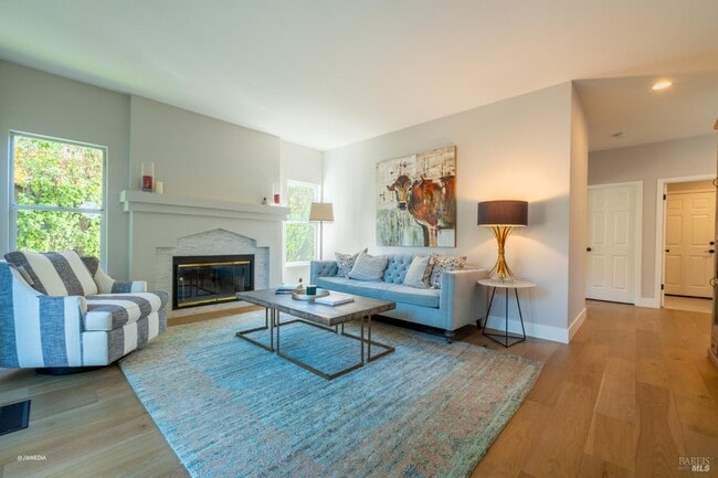 Building Photo - 517 Leafhaven Ln