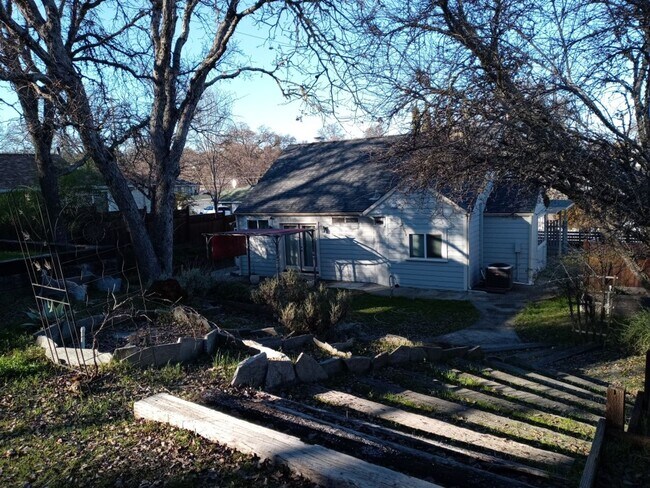 Building Photo - Central Lakeport 3-Bedroom Home
