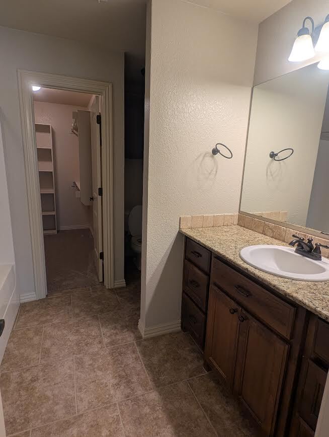 Main Bath - 3110 Southwest Warberry Avenue