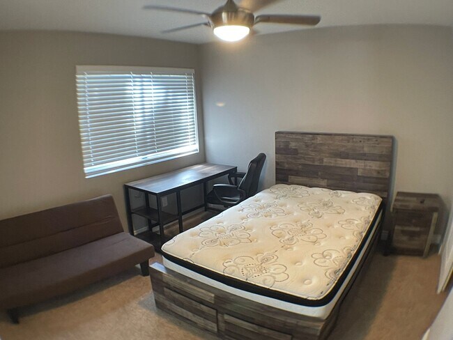 Building Photo - Furnished 2BR Condo with Dual Primary Suit...