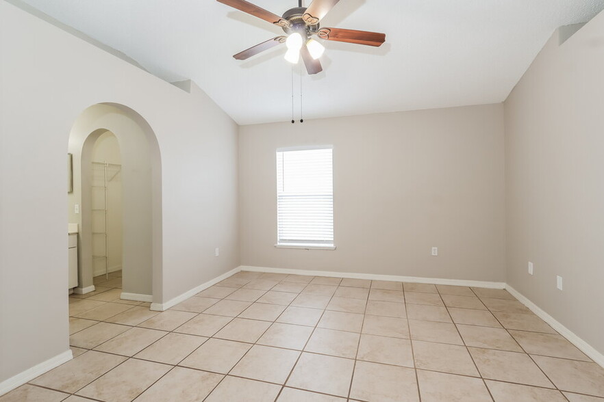 Building Photo - 30539 Birdhouse Dr