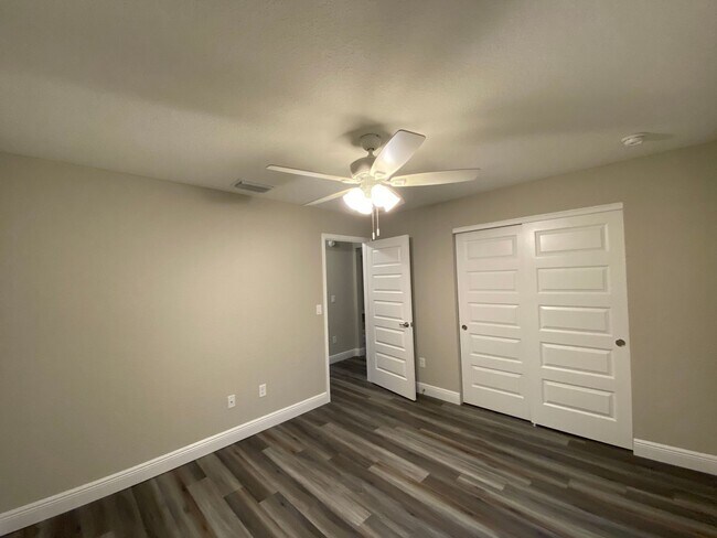 Building Photo - Custom Home - Desirable SE Ocala Neighborh...