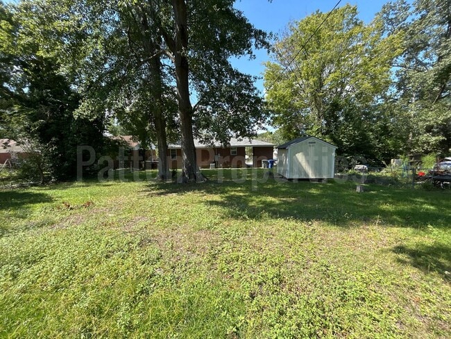 Building Photo - 1700 Broadland Ave