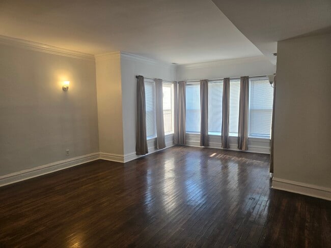 Building Photo - 5508 W Congress Pkwy
