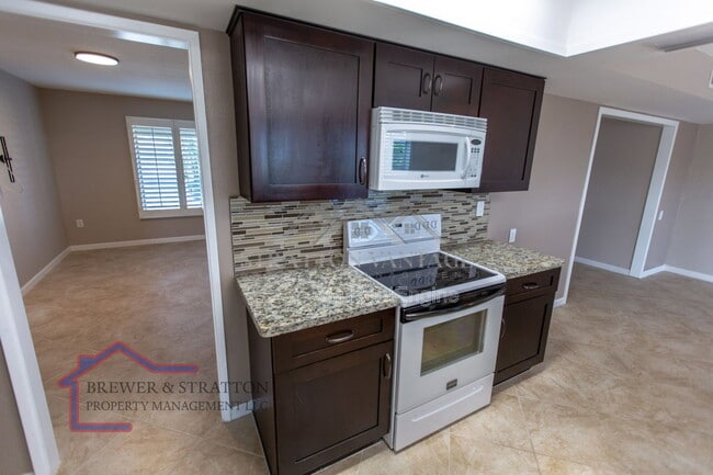 Building Photo - 18414 N 129th Ave