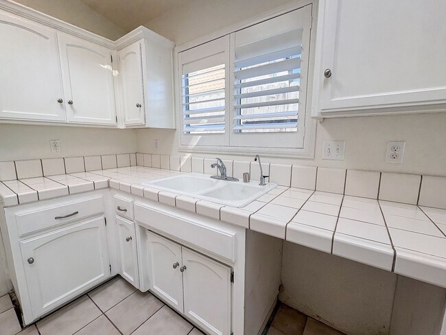 Building Photo - Unique 3 Bedroom, 3 Bathroom Home in Oceano