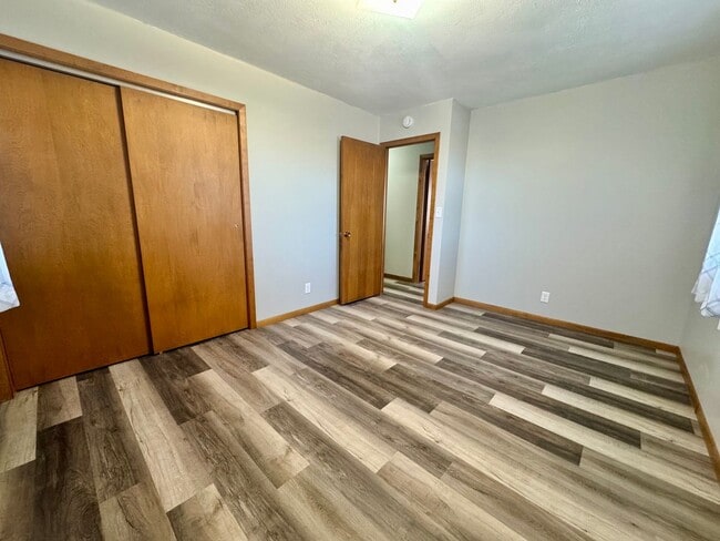 Building Photo - 4 bed, 2 bath acreage in Pickrell area