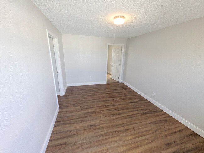 Building Photo - 506-512 Northwood Road