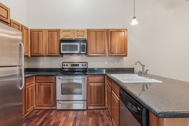 Building Photo - Pheasant Run Condo- 3rd floor NEW PAINT & ...