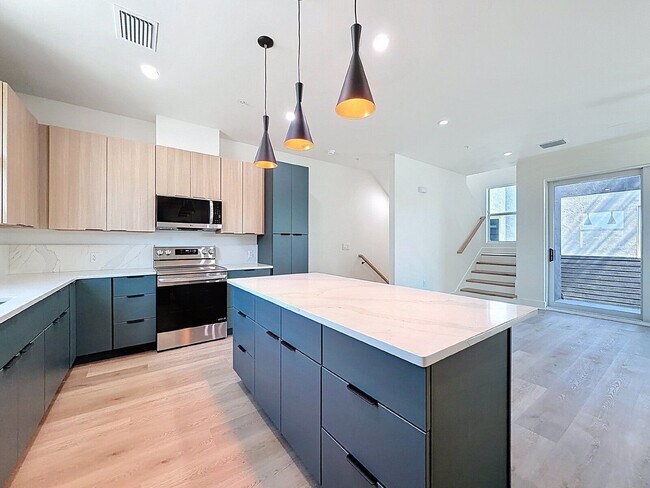 Building Photo - 336 14th St N