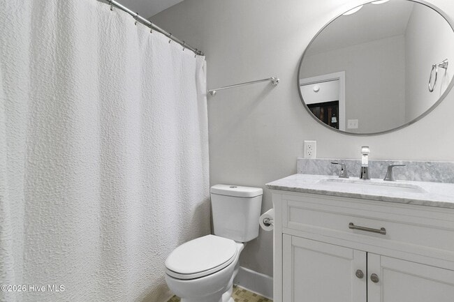 Building Photo - 450 Crestview Rd