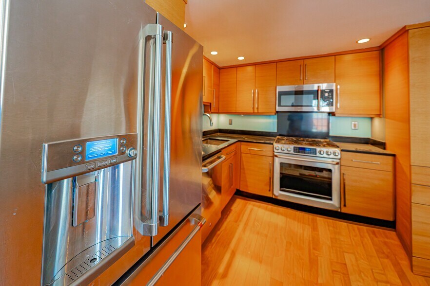 Building Photo - 13 Buena Vista St