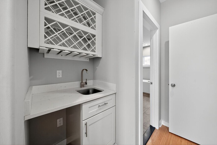 Building Photo - 1518 S 25th St