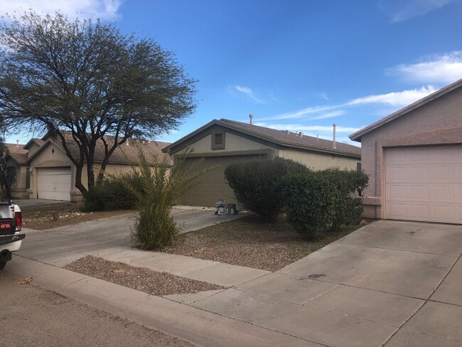 Primary Photo - 4663 S Valley Rd