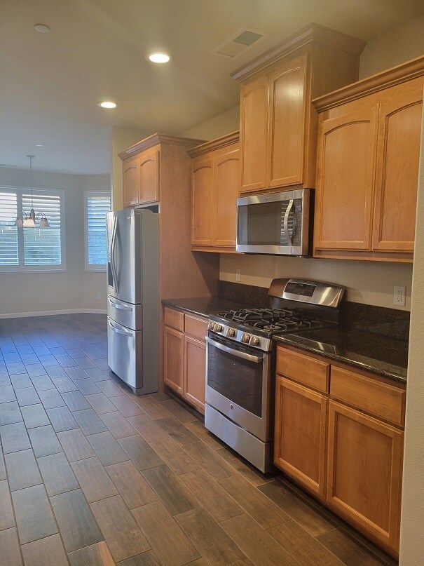 Building Photo - 227 Gooselake Cir