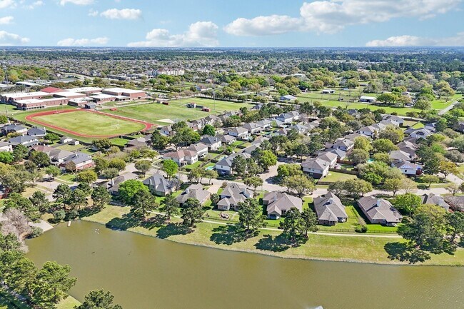 Building Photo - 16546 Cypress Thicket Dr