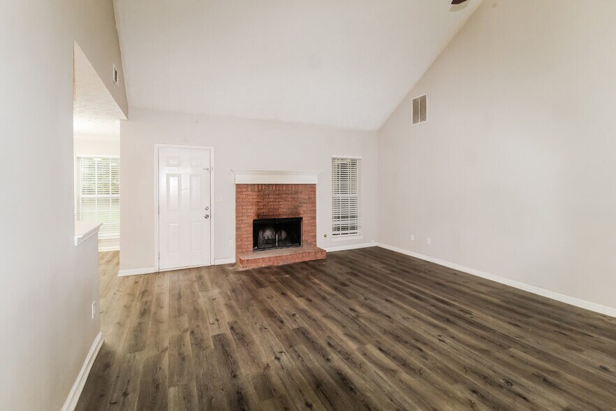 Building Photo - 850 Chaseridge Dr