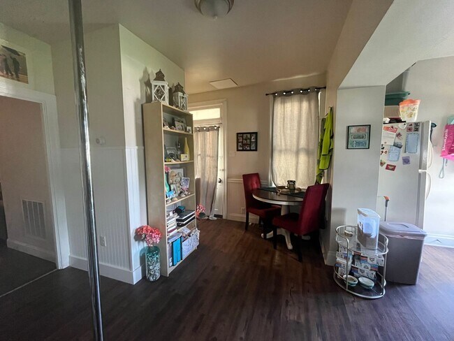 Building Photo - 404 4th St