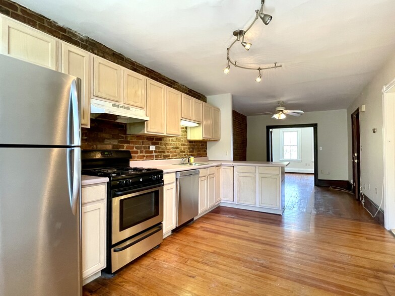 Primary Photo - 6 Mead St