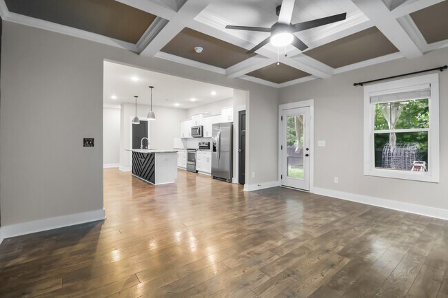 Building Photo - 515 Somerset Ln