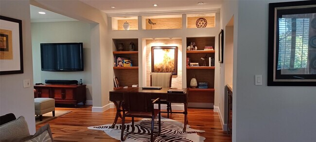 Building Photo - 6688 Via Regina