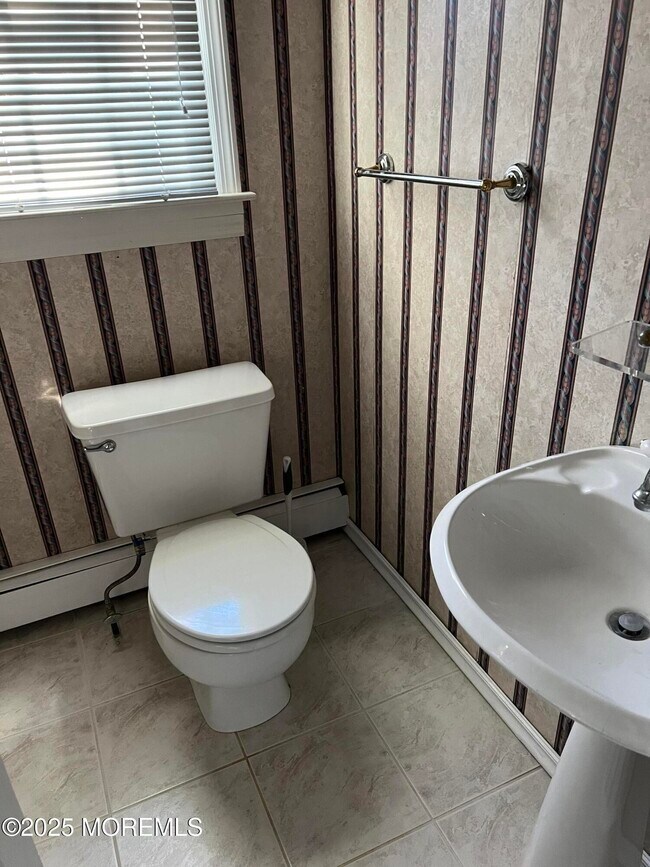 Building Photo - 12 Eisele Ave