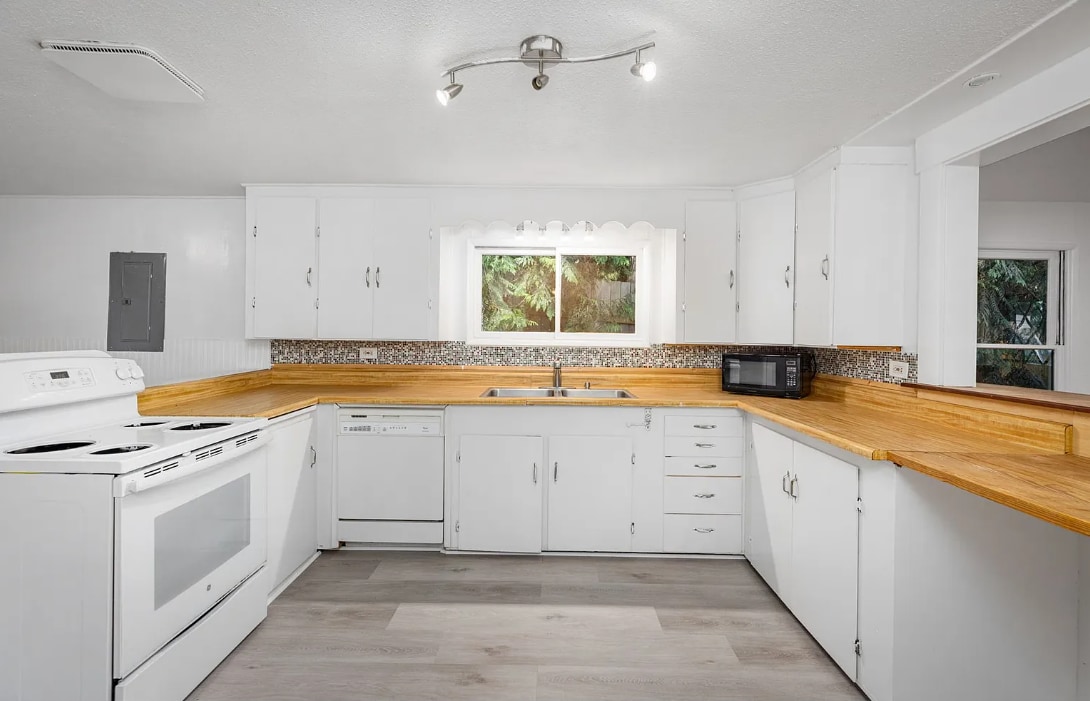 Building Photo - 10612 NW Skyline Blvd