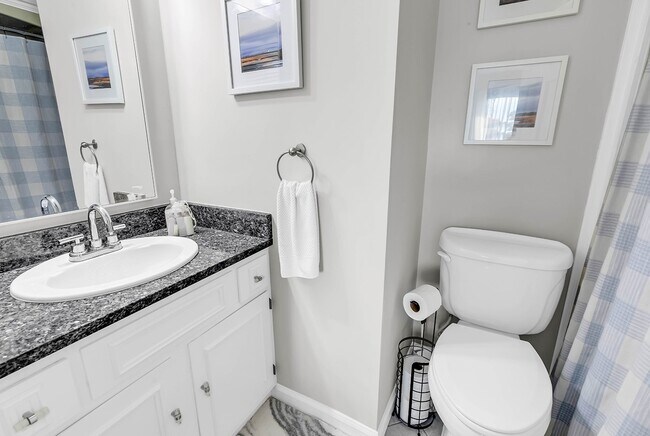 Building Photo - 4000 Fairway Lakes Dr