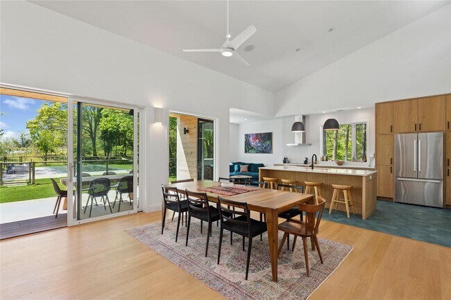 Building Photo - 6710 Soundview Ave