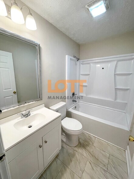 Building Photo - 206 Wilbanks St