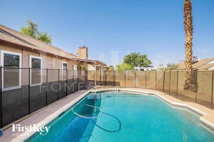 Building Photo - 8320 W Corrine Dr