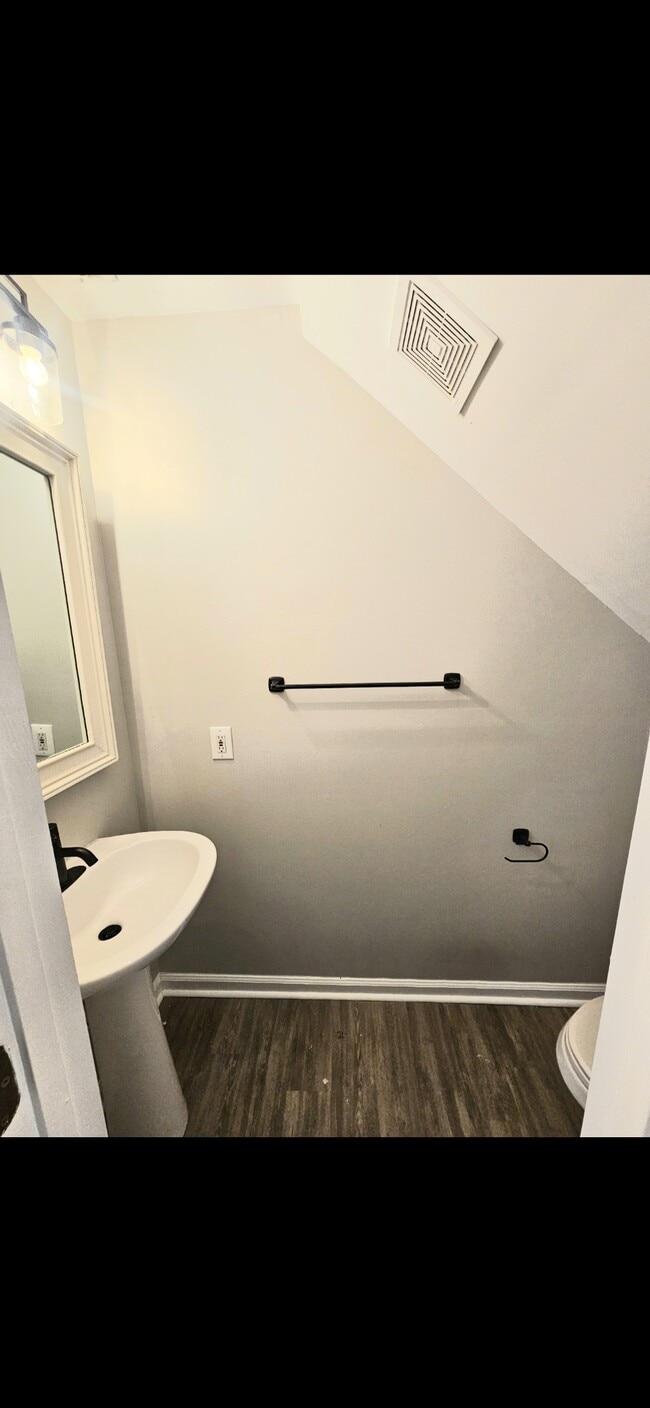 Building Photo - 112 W Oak Manor Ct