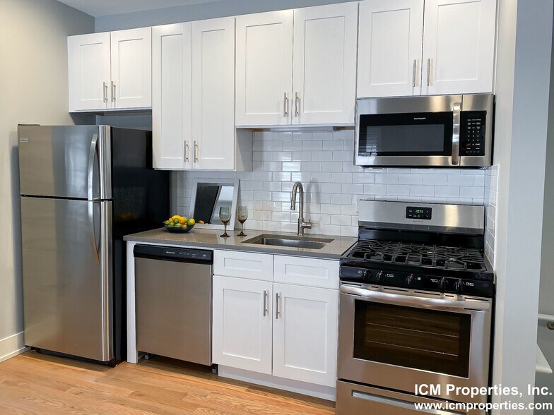 Primary Photo - 2121 N Sedgwick St