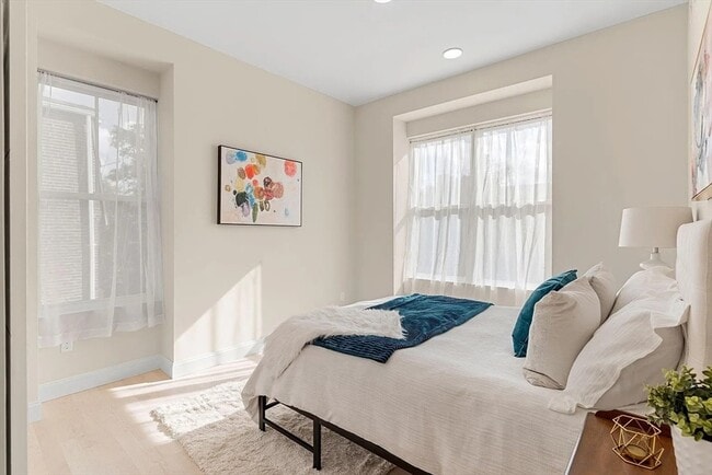 Building Photo - 124 Warren St