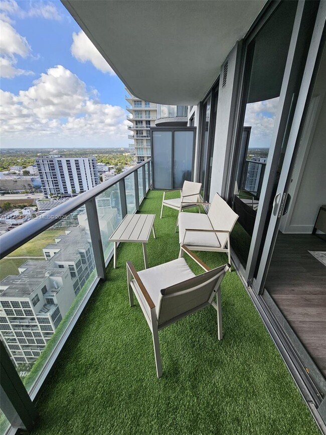 Building Photo - 121 NE 34th St