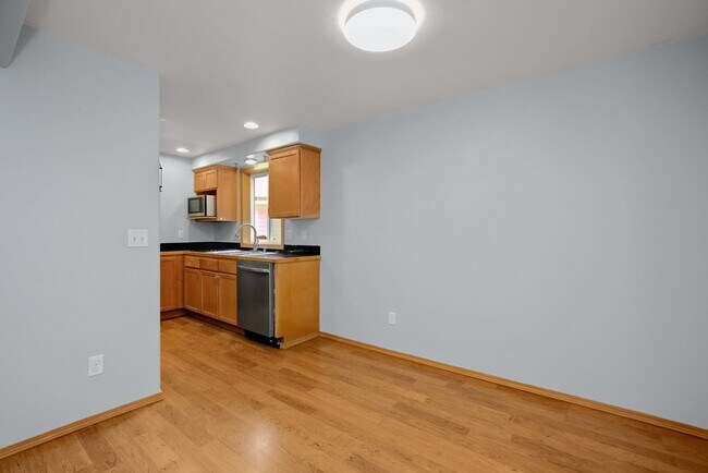 Building Photo - 1124 73rd Dr SE