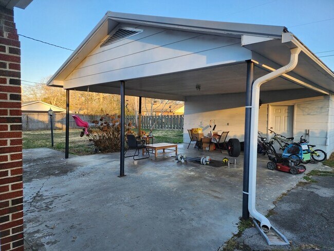 Building Photo - 910 Bragg Cir