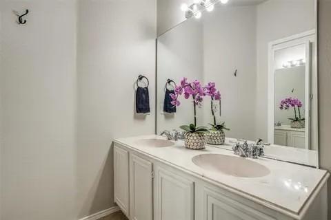 Building Photo - 4116 Pinewood Dr