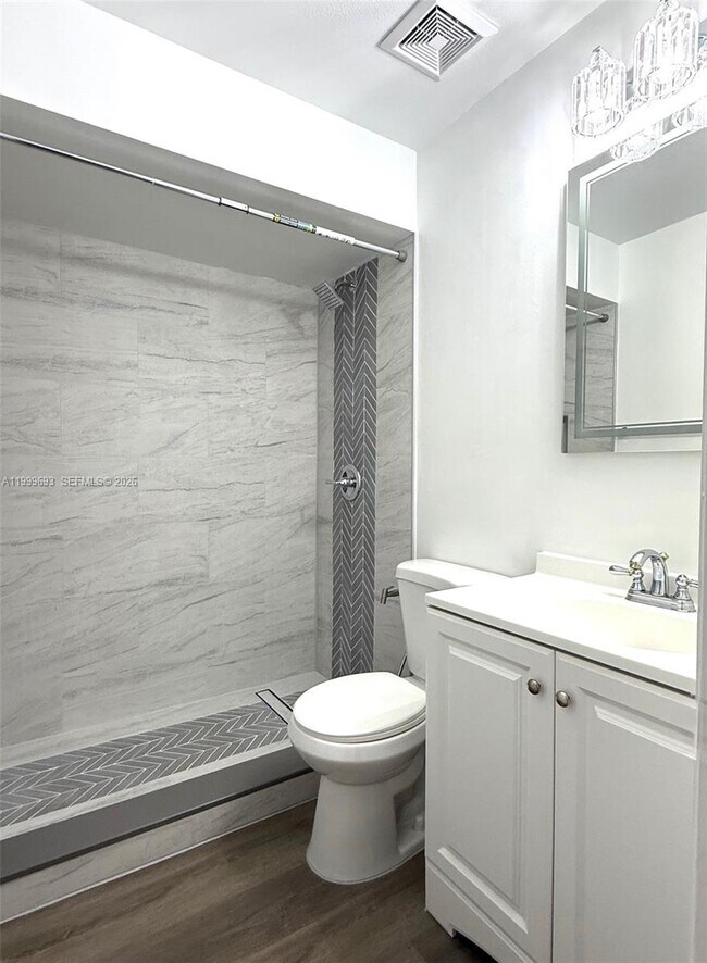 Building Photo - 1460 W 41st St