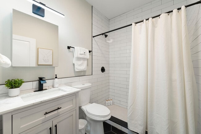 Building Photo - 1900 W 17th St