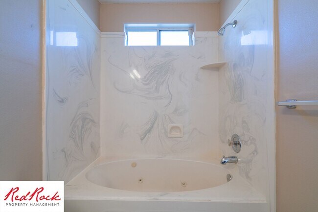 Building Photo - Pet Friendly - 4 Bed 2 Bath for rent in St. George