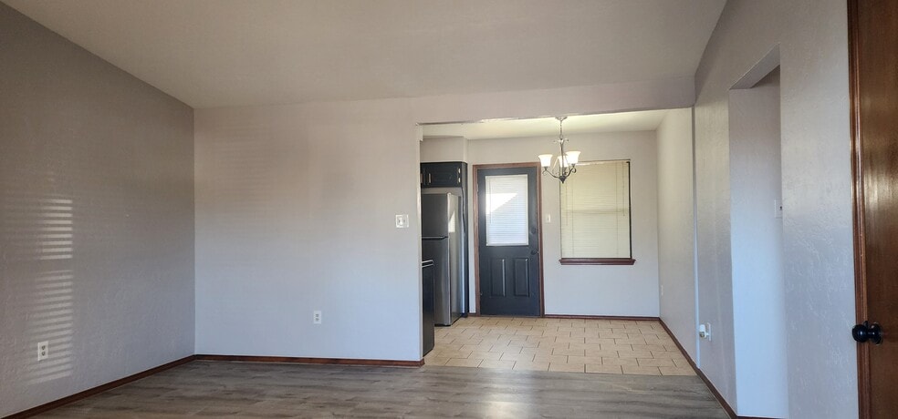 Building Photo - 907 NE Tortoise Dr