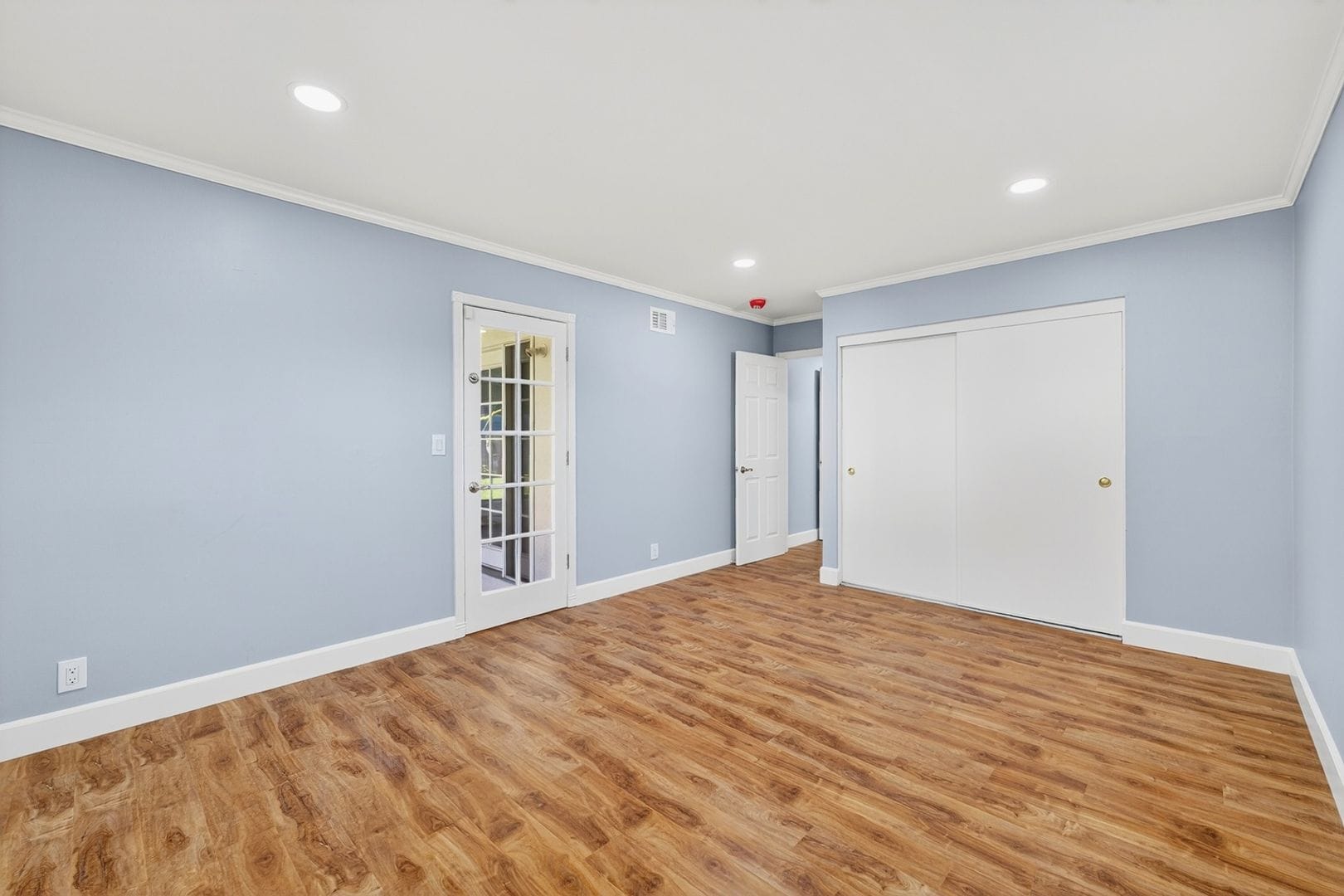 Building Photo - 2381 N Bellflower Blvd