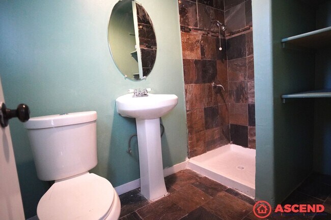Building Photo - Charming 3BR/2BA Home in the Heart of Downtown Bakersfield