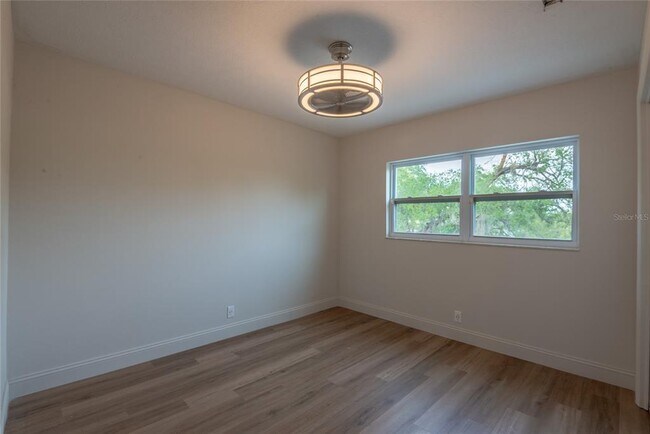 Building Photo - 518 Crestover Dr