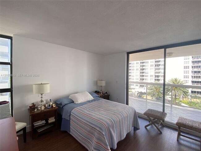 Building Photo - 5757 Collins Ave