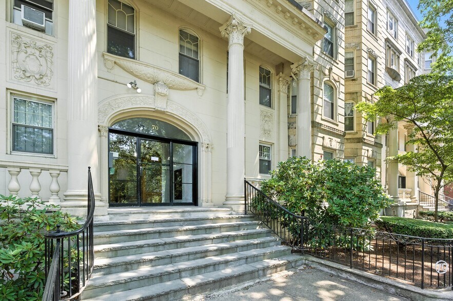 Building Photo - 70 Fenway