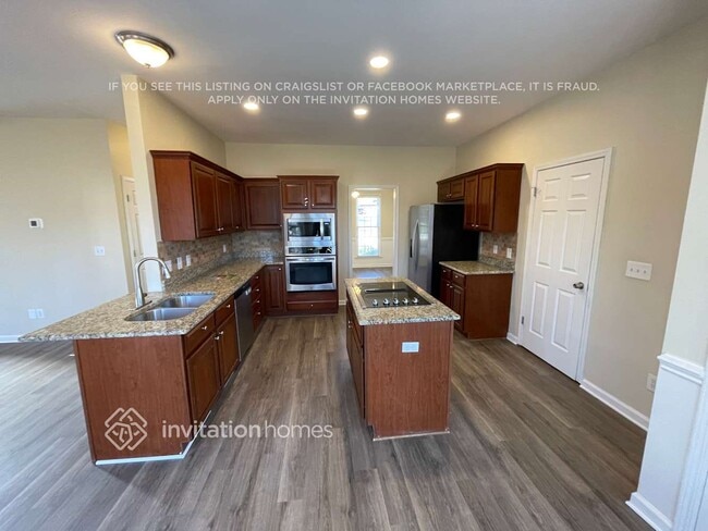 Building Photo - 17400 Cambridge Grove Dr