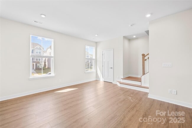 Building Photo - 1725 Aspire St
