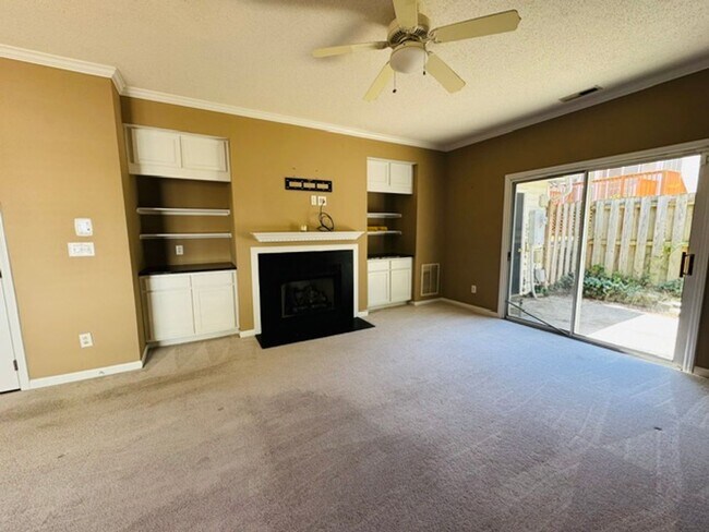 Building Photo - 2027 Turtle Point Dr